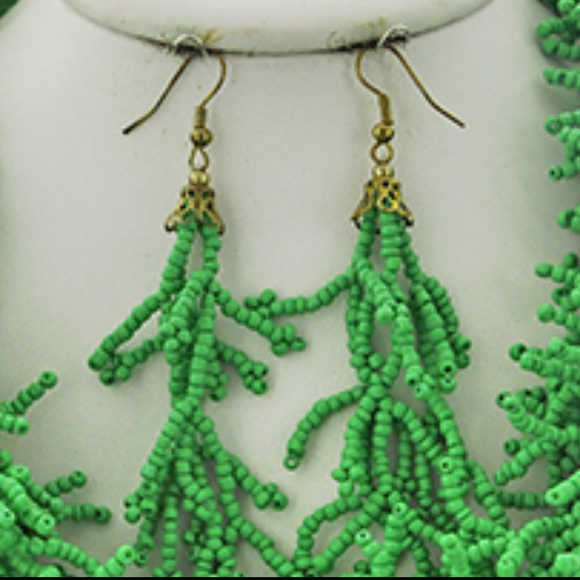 Green Glass seed Bead Necklace Earring set - Picture 3 of 4